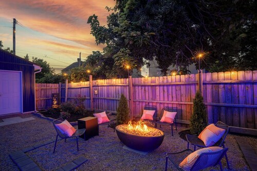 Backyard Escape: Outdoor Movie, Dome, Mini Golf, hot tub, fire pit, grill, mural