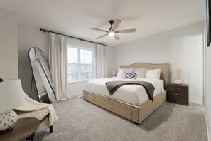 Room - Fully Furnished House For a Family or Group Vacation YYC (Calgary)