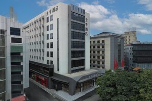 A modern hotel with multiple floors, large windows, and a prominent sign. - Ji Hotel Guangzhou Baiyun Station Sanyuanli Avenue (Guangzhou)