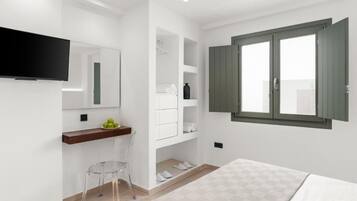 Quarto moderno com cama, televisão fixada na parede, mesa pequena com cadeira e janela com persianas.