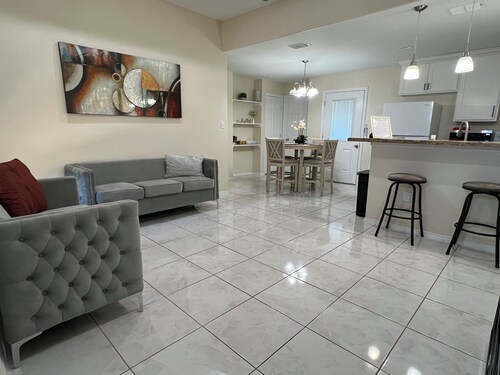 Quite 3 Br home  near SPACE X -SPI & Airport.work space -sleeps 6.