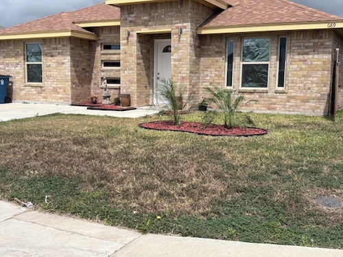 Quite 3 Br home  near SPACE X -SPI & Airport.work space -sleeps 6.
