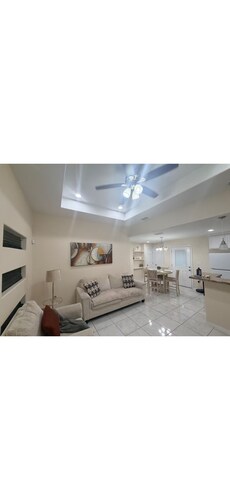 Quite 3 Br home  near SPACE X -SPI & Airport.work space -sleeps 6.