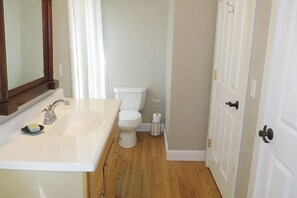 Sèche-cheveux, serviettes fournies