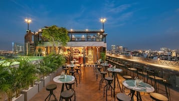 Bar junto a la piscina