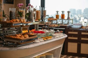 Petit déjeuner buffet compris tous les jours
