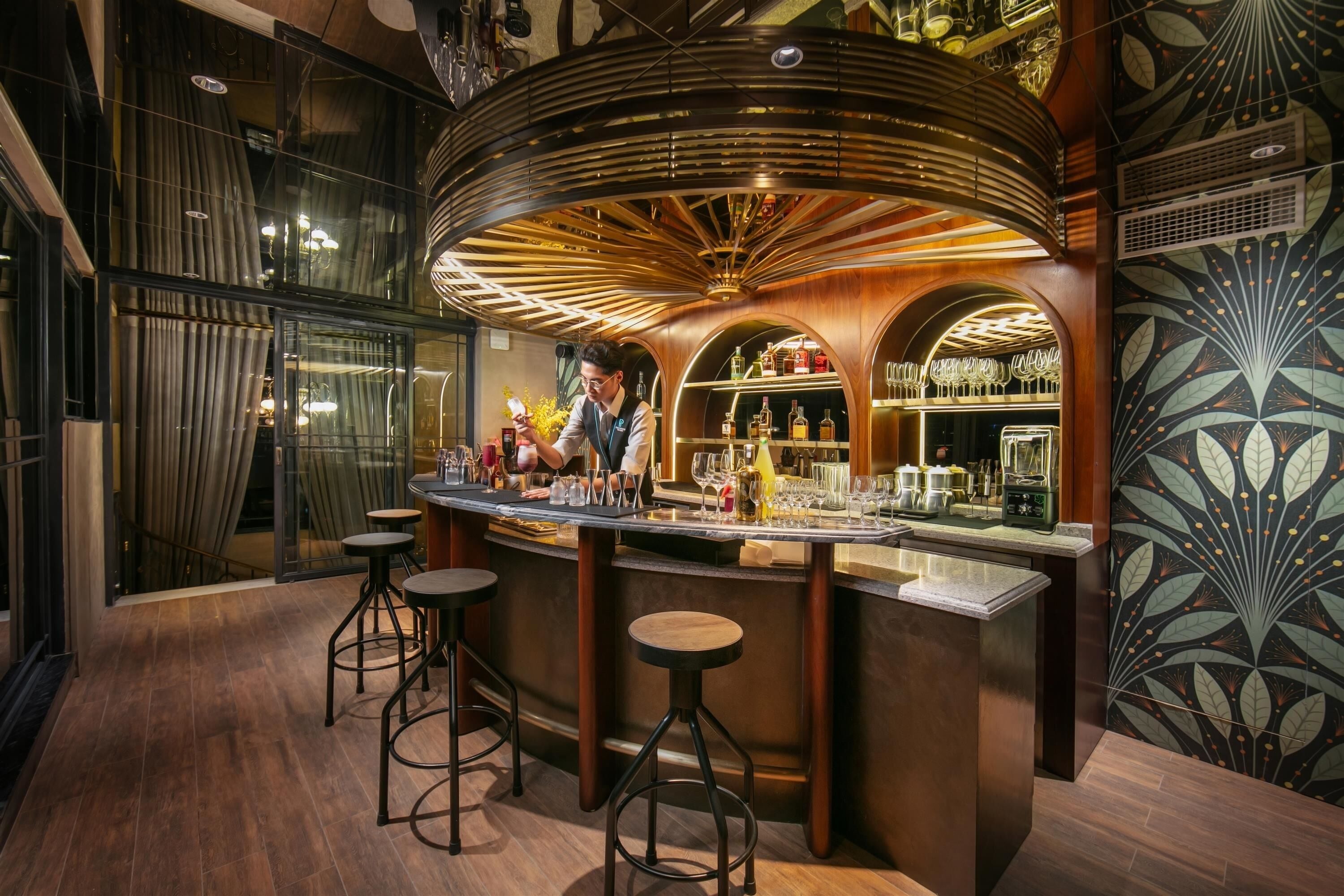 Quầy bar bên hồ bơi