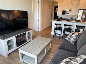 TV, fireplace