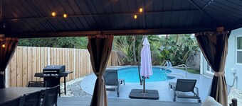 3 Bedroom Home!! Poolside Escape Near Pompano Beach!