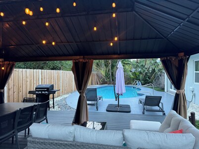 3 Bedroom Home!! Poolside Escape Near Pompano Beach!