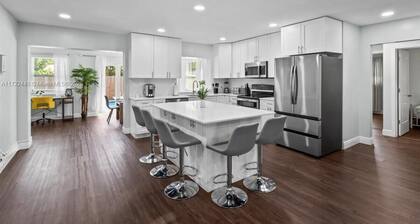 3 Bedroom Home!! Poolside Escape Near Pompano Beach!