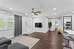 Interior - 3 Bedroom Home!! Poolside Escape Near Pompano Beach! (Pompano Beach)