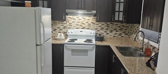 Beautiful 3 bedroom house just 20 minutes to Pearson airport
