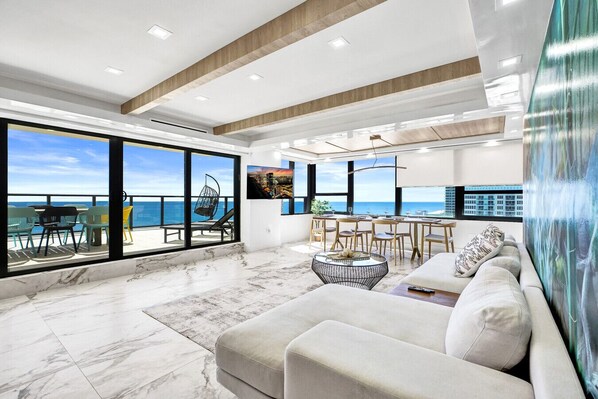 Smart TV - Luxury Oceanfront Condo 2BR 2.5BA with 700Sqft Terrace, Sauna, Resort Amenities & Pools 1501 (Miami Beach)