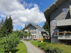 المنشأة من الخارج