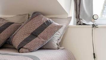 1 slaapkamer, een strijkplank/strijkijzer, wifi, beddengoed