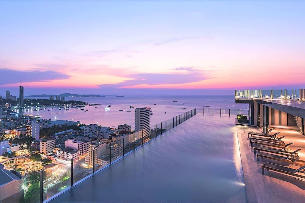Central Pattaya - Infinity Pool Condo Pattaya View
