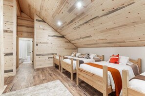 6 bedrooms, travel cot, free WiFi, bed sheets