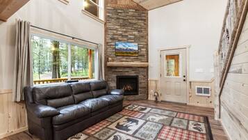 Een smart-tv en een open haard