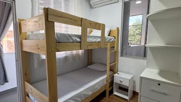 3 bedrooms, iron/ironing board, Internet, bed sheets