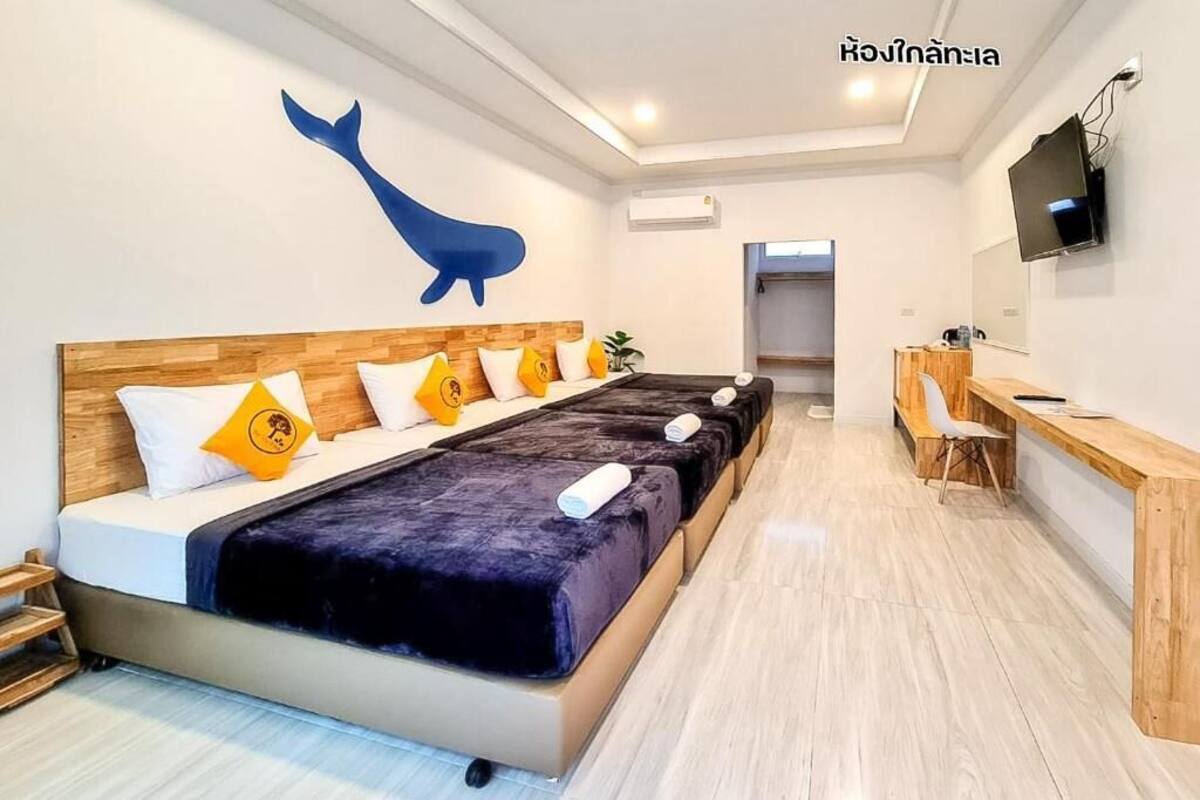 Family Twin Room, Sea View | Desk