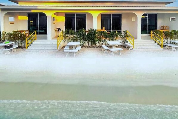 On the beach, white sand - De Mer Resort Rayong (Klaeng)