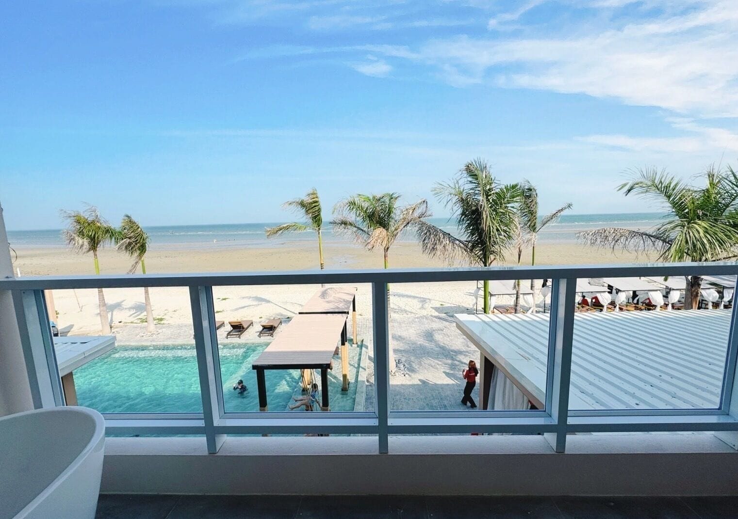 Seaview Beach Club with Bathtub | ลานระเบียง/นอกชาน