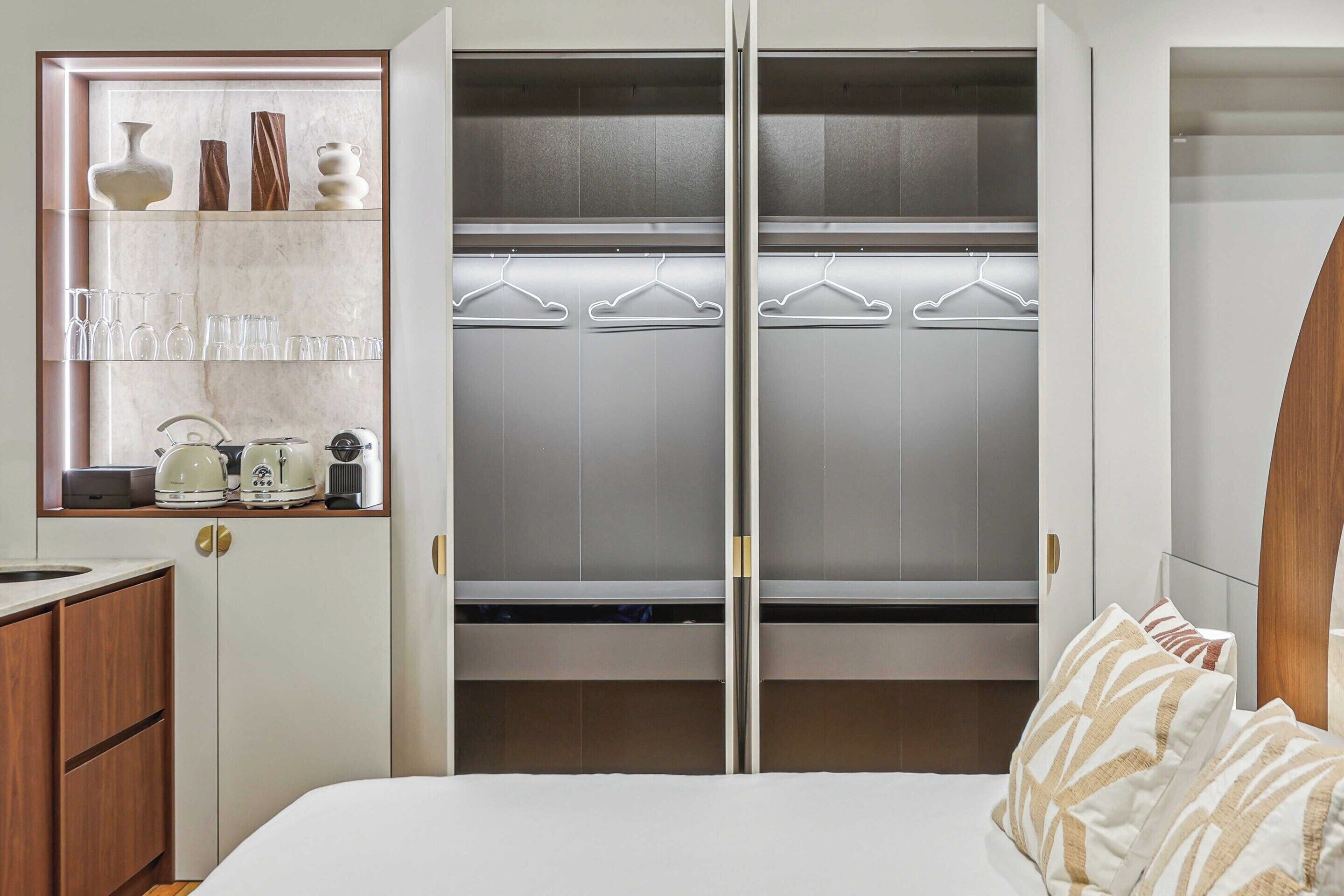 1 habitación y espacio para trabajar con laptop 