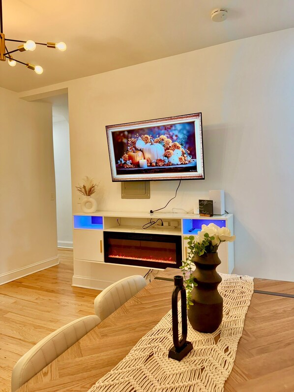 Interior - 3 Bedroom Modern Stay-Close to Newark Airport, NYC & Shopping (Newark)