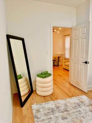 Interior - 3 Bedroom Modern Stay-Close to Newark Airport, NYC & Shopping (Newark)