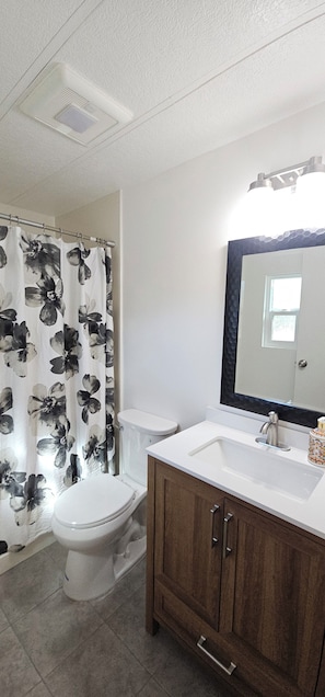 Bruser, håndklæder, Shampoo, Toiletpapir