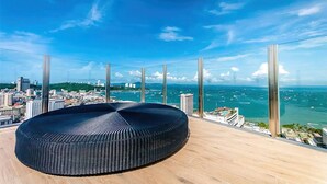 Apartment, 1 Bedroom, Accessible, Smoking | Terrace/patio - Excellent Location - Condo Infinity Pool Pattaya (Pattaya)