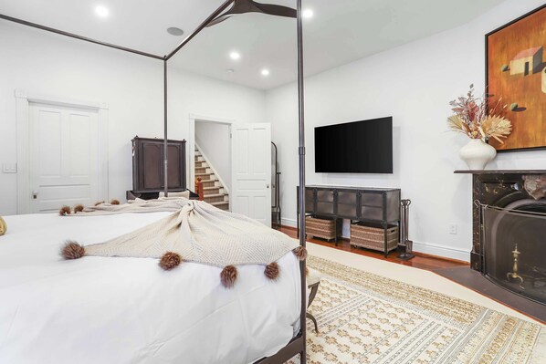2 bedrooms, iron/ironing board, travel cot, WiFi