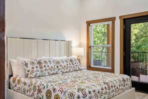 4 bedrooms, iron/ironing board, travel cot, WiFi