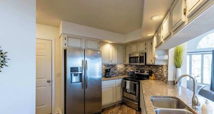 Large 3 BR/ 2.5BTH Villa
