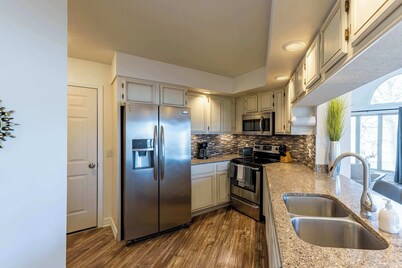 Large 3 BR/ 2.5BTH Villa