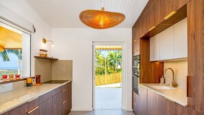 Kühlschrank, Kochgeschirr/Geschirr/Besteck