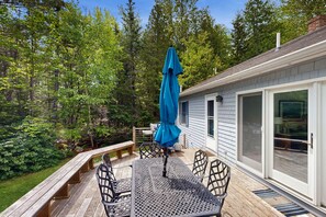 Outdoor dining - Tranquil lakefront cottage with a private dock, deck, grill, and WiFi (Mount Desert)