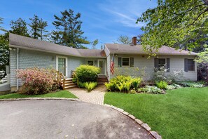 Exterior - Tranquil lakefront cottage with a private dock, deck, grill, and WiFi (Mount Desert)