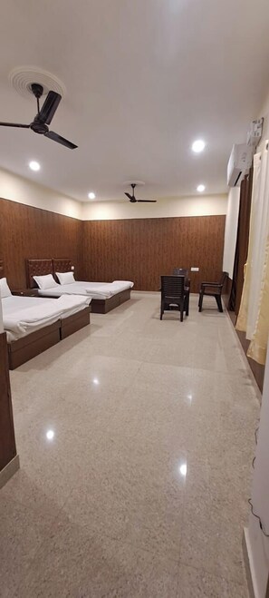 Family Room | Free WiFi