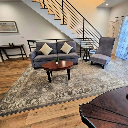 Modern 5-Bedroom Hollywood Escape and  Exclusive Stay with AC, WiFi & Parking