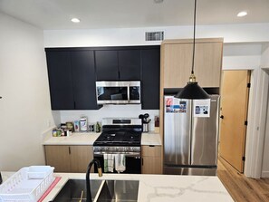 Refrigerador, microondas, horno y lavavajillas