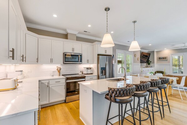 Fridge, microwave, stovetop, dishwasher