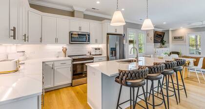 New Elevated Home | Pool | 6-Seater Golf Cart