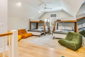 4 bedrooms, desk, free WiFi, bed sheets