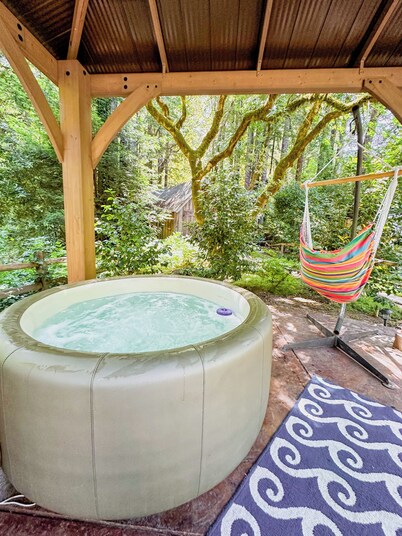 The Coastal Redwood Cabin - Hot tub, private creek! Dog OK!