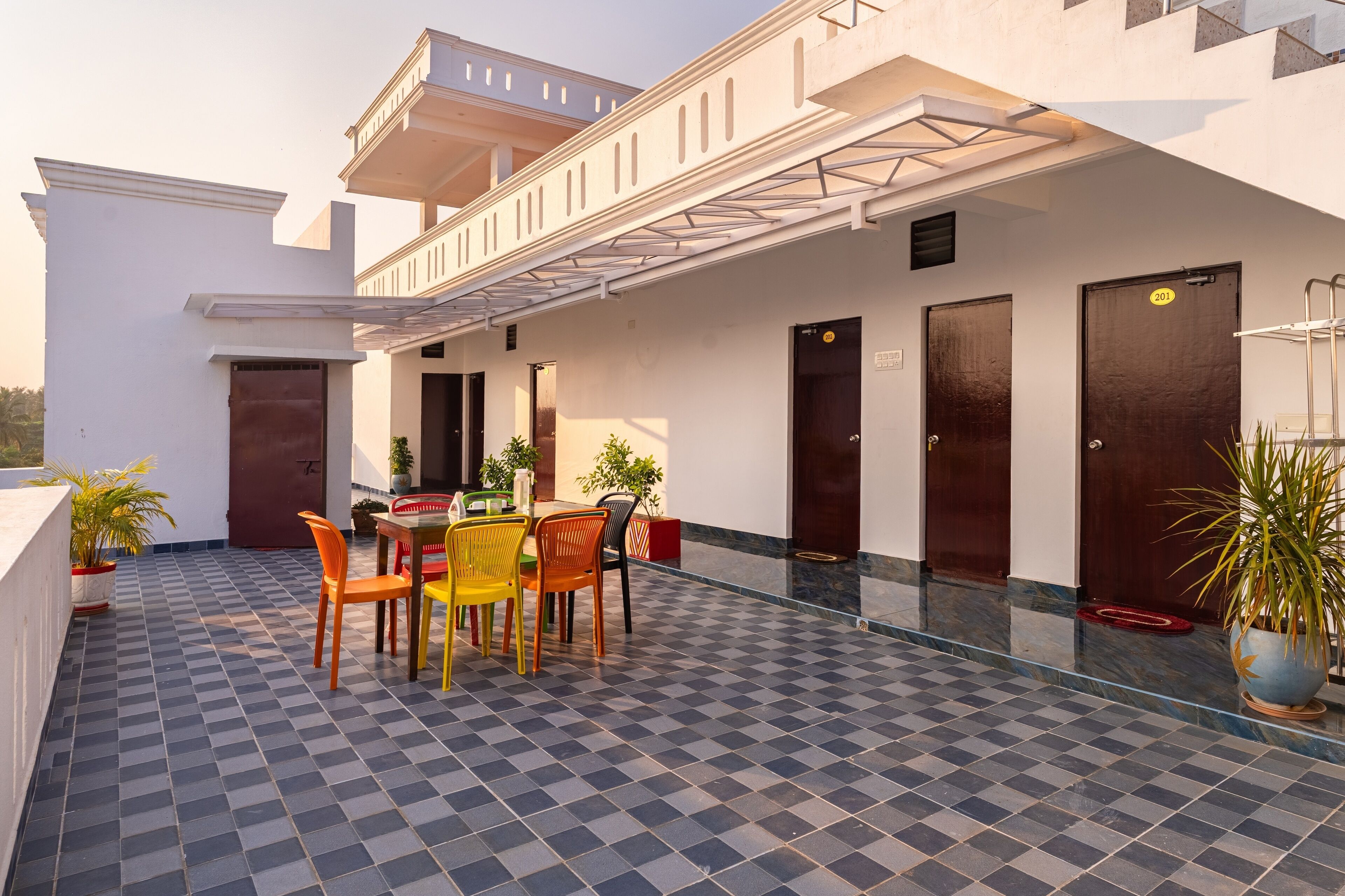 المنشأة من الخارج