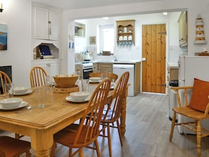 Dining - 4 bedroom accommodation in Filey (Filey)
