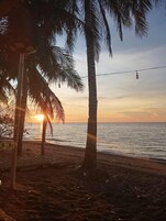 En la playa, bar en la playa