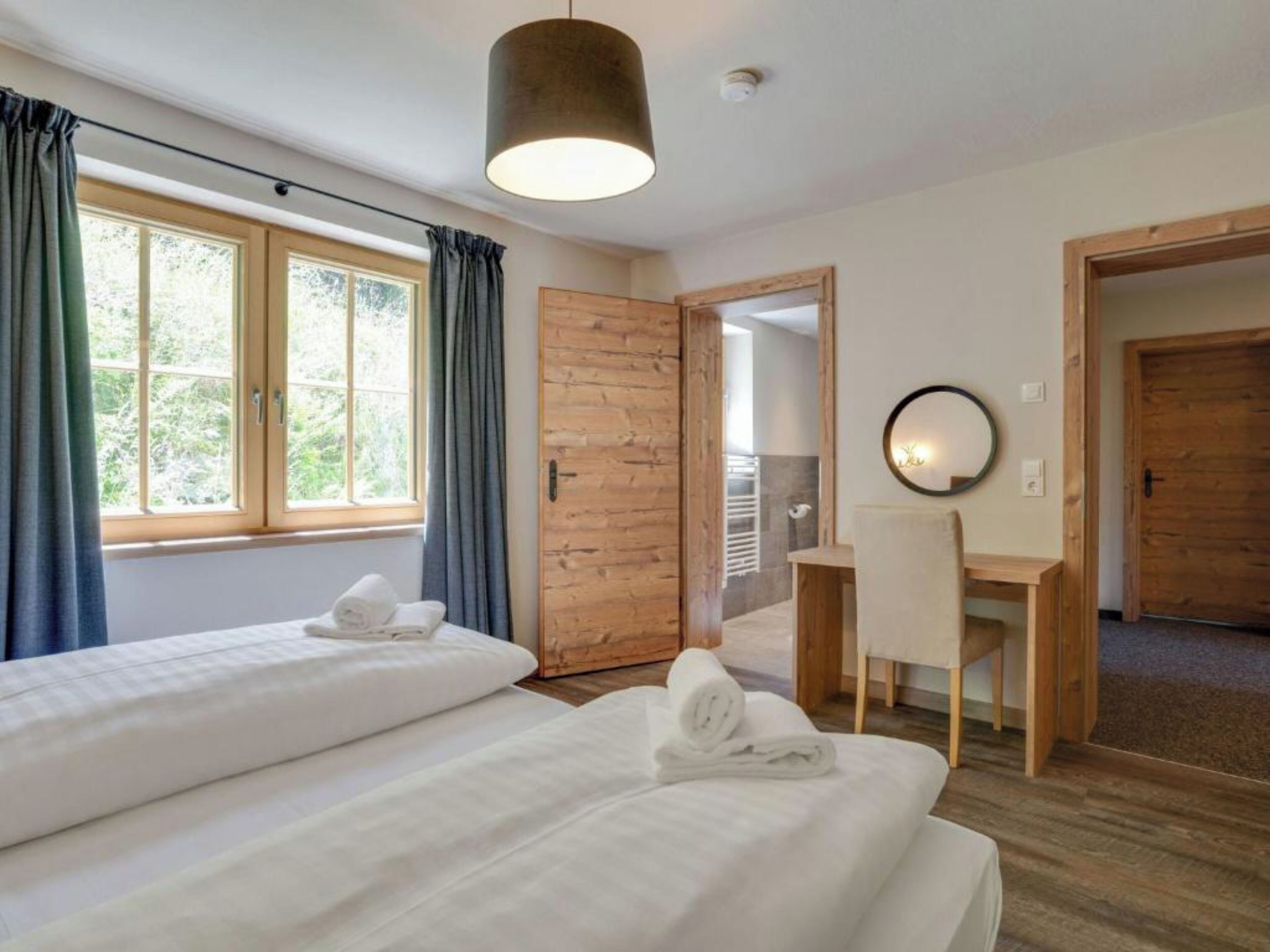 8 slaapkamers, een strijkplank/strijkijzer, internet